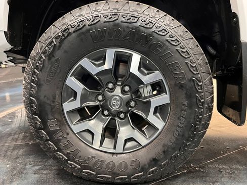 Used 2023 Toyota Tacoma TRD Off-Road w/ TRD Premium Off Road Package image 34