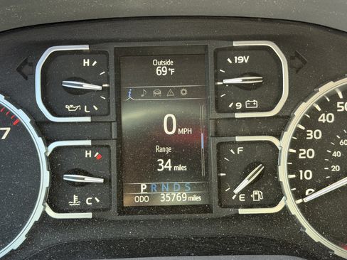 Used 2021 Toyota Tundra 4x4 CrewMax image 18