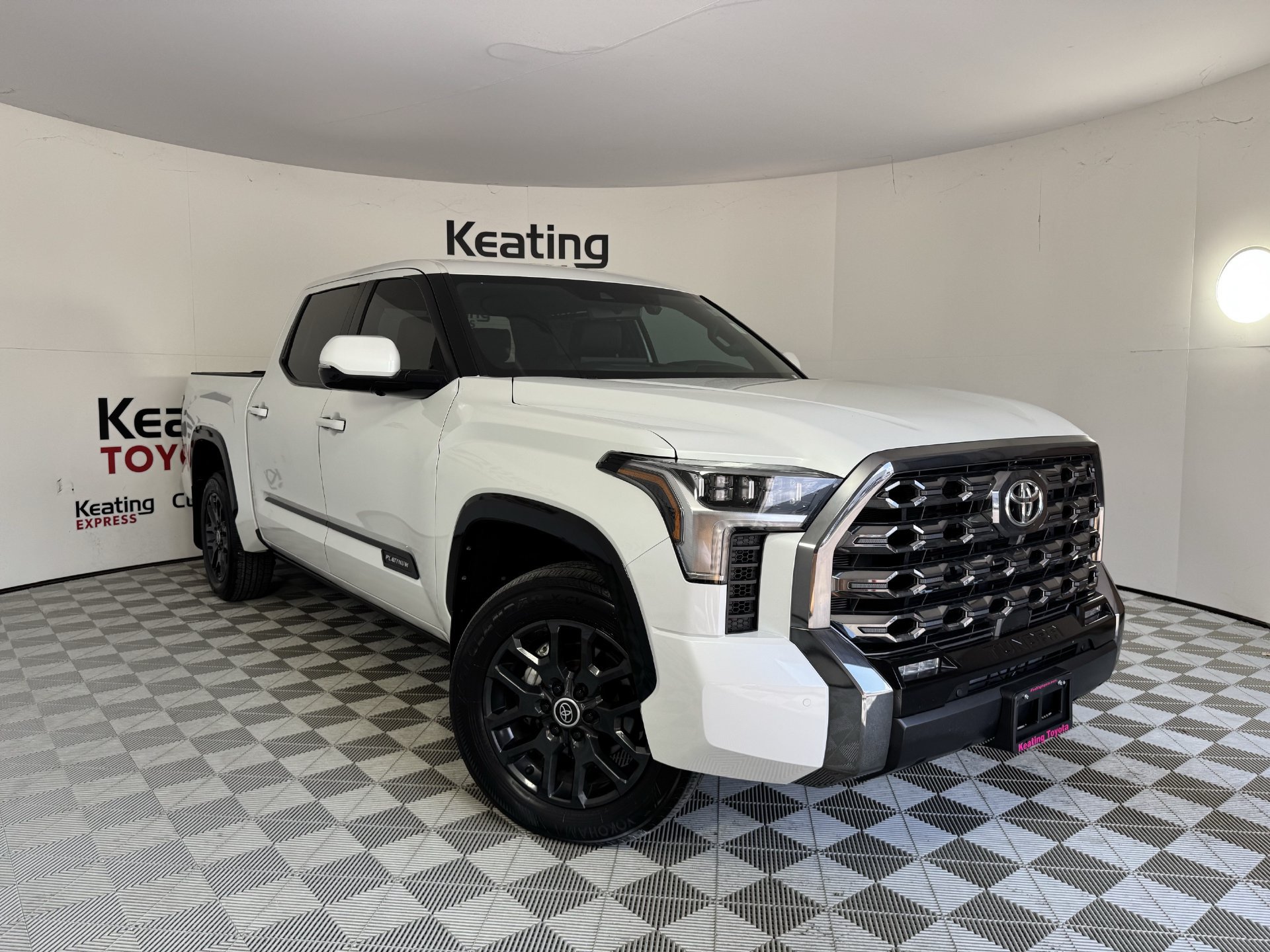 Used 2024 Toyota Tundra Platinum AWD/4WD image 2