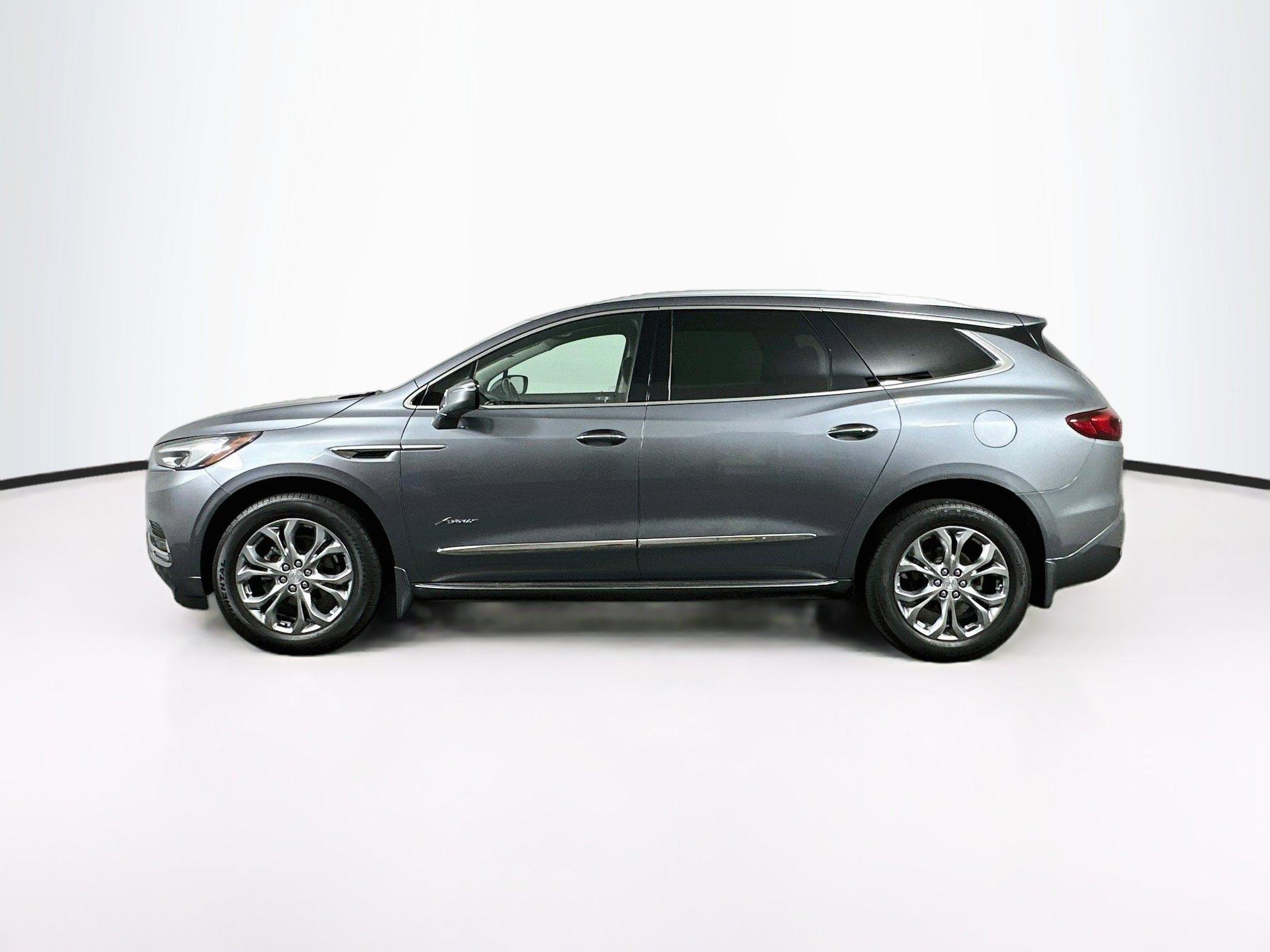 Used 2021 Buick Enclave Avenir w/ Avenir Technology Package FWD image 4