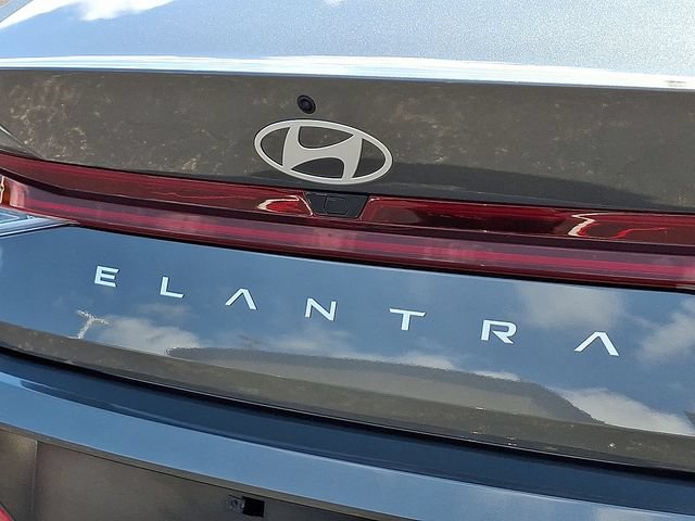 Certified 2025 Hyundai Elantra SEL FWD image 30