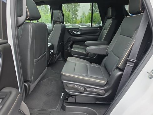 Used 2024 GMC Yukon SLT w/ SLT Luxury Package AWD/4WD image 28