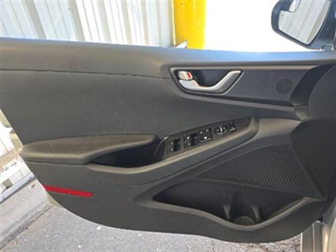 Used 2019 Hyundai Ioniq Plug-In Hybrid FWD image 11