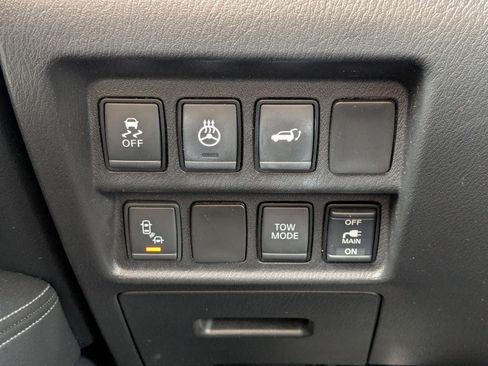 Used 2018 Nissan Pathfinder Platinum AWD/4WD image 17