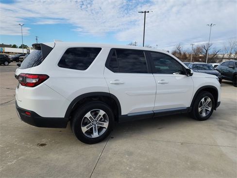 Used 2024 Honda Pilot EX-L image 2