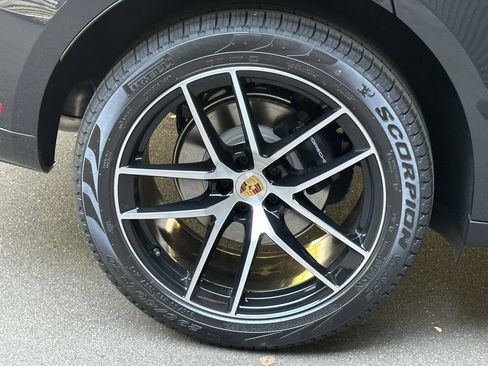 Certified 2026 Porsche Macan Turbo AWD/4WD image 9