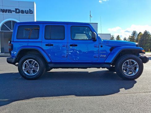 Certified 2022 Jeep Wrangler Unlimited Sahara w/ LED Lighting Group image 7