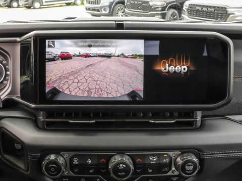 New 2025 Jeep Gladiator Rubicon w/ Convenience Group image 17