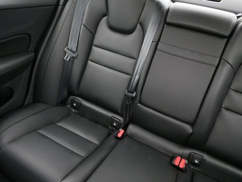 Used 2025 Volvo S60 B5 Core image 12