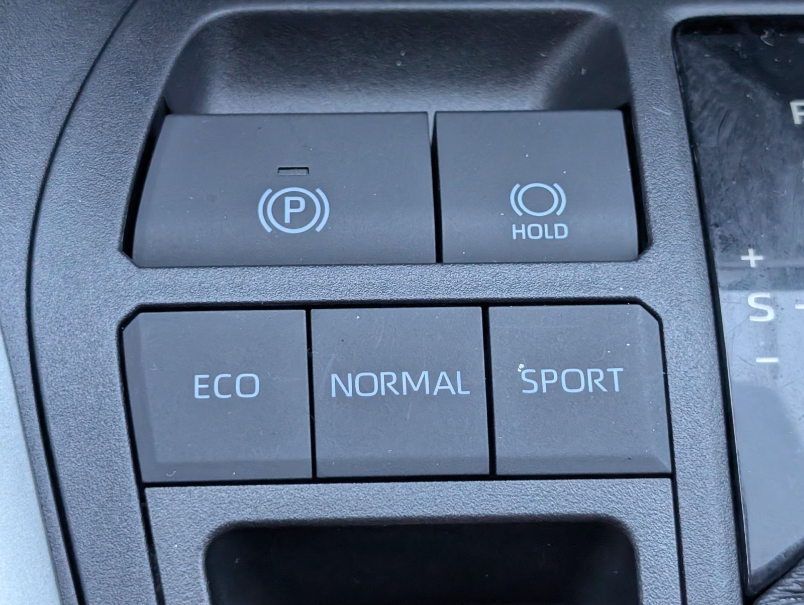 Used 2020 Toyota RAV4 XLE Premium FWD image 20