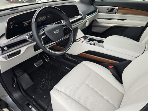 New 2026 Cadillac Vistiq Sport w/ LPO, Floor Liner Package image 20