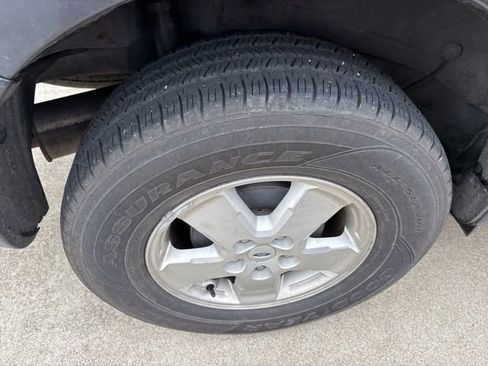 Used 2009 Ford Escape XLT image 10