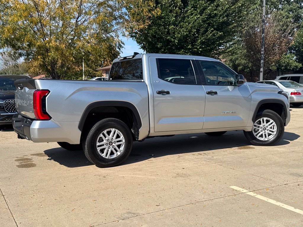 Used 2022 Toyota Tundra SR5 w/ SR5 Convenience Package AWD/4WD image 2