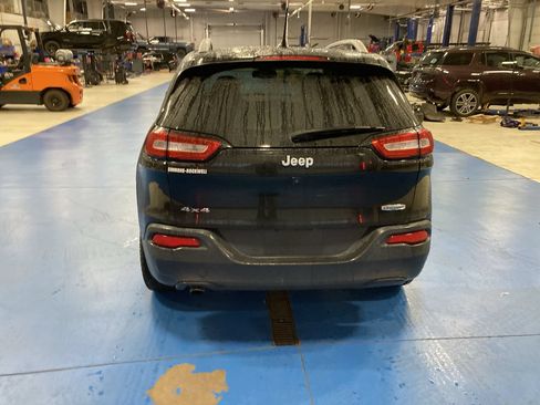 Used 2016 Jeep Cherokee Latitude AWD/4WD image 6