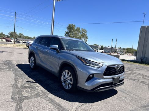 Used 2023 Toyota Highlander Limited AWD/4WD image 7