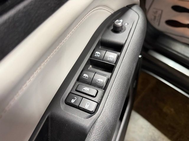 Used 2023 Jeep Compass Limited w/ Elite Group AWD/4WD image 12