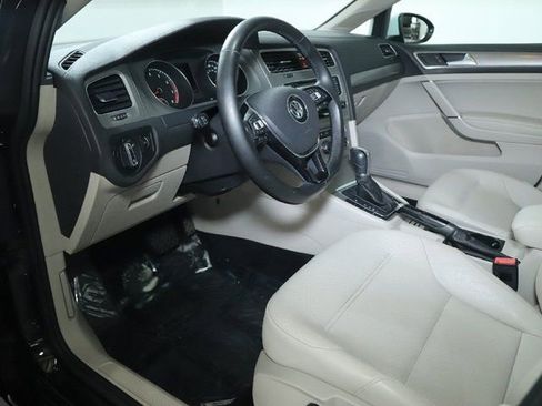 Used 2015 Volkswagen Golf S image 17