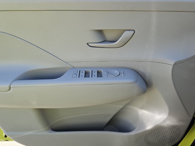 Used 2024 Hyundai Kona SEL AWD/4WD image 25
