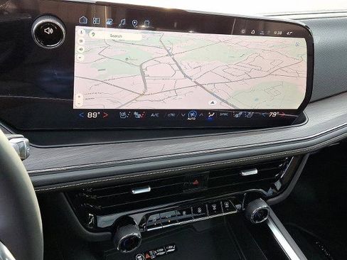 New 2026 Chevrolet Suburban Premier image 8