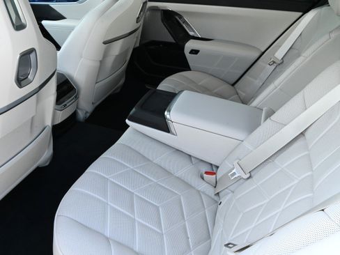 Used 2024 BMW 760i xDrive AWD/4WD image 13