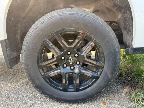 Used 2023 Chevrolet Silverado 1500 RST w/ Z71 Off-Road Package AWD/4WD image 8