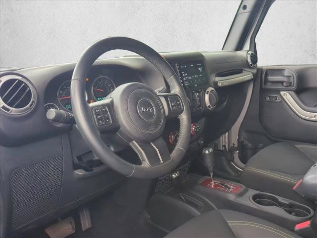 Used 2015 Jeep Wrangler Unlimited Sahara w/ Connectivity Group AWD/4WD image 9