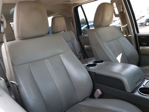 Used 2017 Lincoln Navigator Select image 18