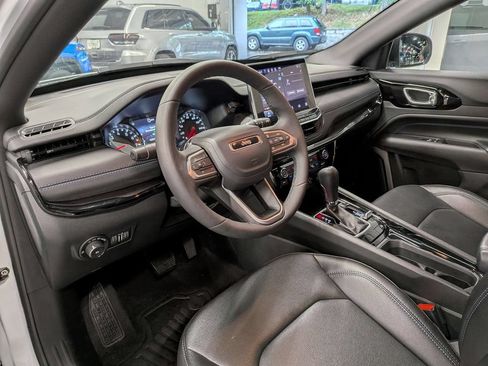 Used 2026 Jeep Compass Limited AWD/4WD image 13