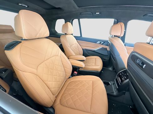 Used 2025 BMW X7 xDrive40i w/ M Sport Package image 12