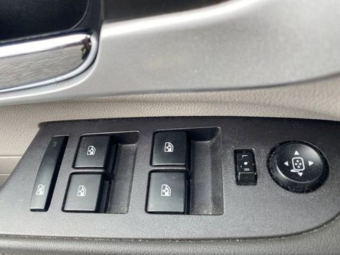 Used 2011 Chevrolet Equinox LS image 16