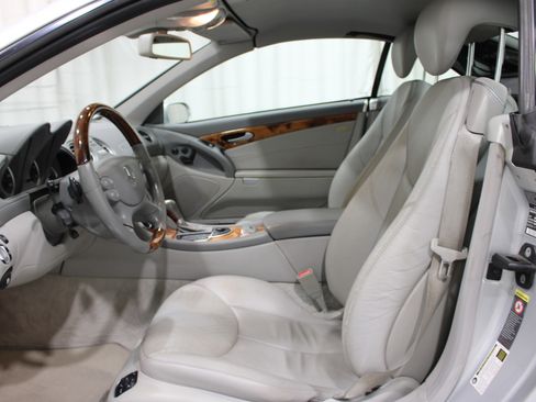 Used 2007 Mercedes-Benz SL 550 image 3