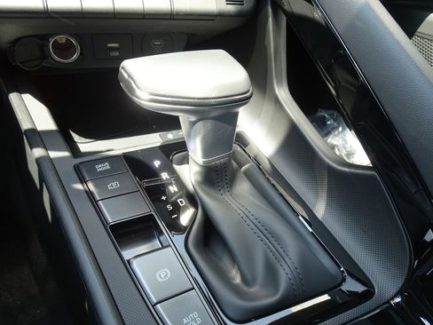 New 2025 Hyundai Elantra SEL FWD image 14