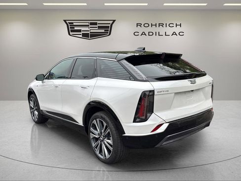 Certified 2025 Cadillac Optiq Luxury 2 AWD/4WD image 8