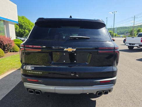 Used 2025 Chevrolet Traverse LT w/ Sun and Wheel Package FWD image 4