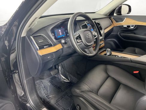 Used 2023 Volvo XC90 B6 Plus image 9