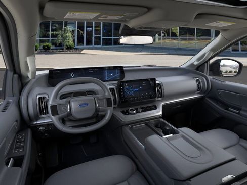 New 2025 Ford Expedition Active image 9