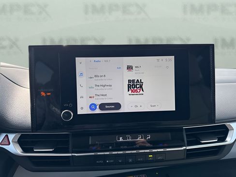 Used 2025 Toyota Sienna LE image 17