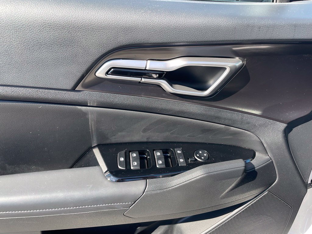 Certified 2025 Kia Sportage EX AWD/4WD image 9