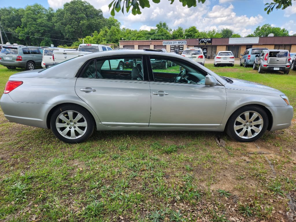 Used 2005 Toyota Avalon XLS FWD image 4