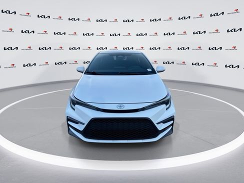 Used 2023 Toyota Corolla SE FWD image 3