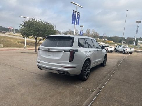 Used 2022 Cadillac XT6 Sport w/ Technology Package image 8