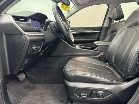 Used 2022 Jeep Grand Cherokee L Limited image 11