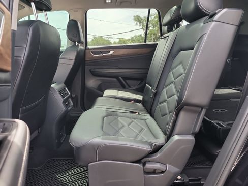 Used 2024 Volkswagen Atlas SE FWD image 9