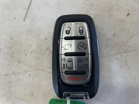 Used 2022 Chrysler Pacifica Touring FWD image 10