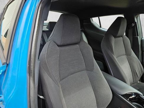 Used 2019 Toyota C-HR XLE FWD image 17