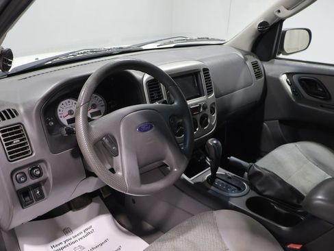 Used 2005 Ford Escape XLT AWD/4WD image 16