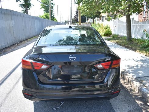 Used 2025 Nissan Altima 2.5 SV FWD image 7