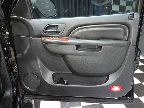 Used 2013 Cadillac Escalade Premium image 64