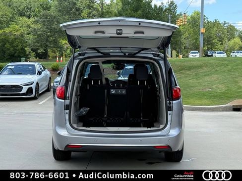 Used 2020 Chrysler Pacifica Touring-L Plus w/ Advanced Safetytec Group FWD image 15