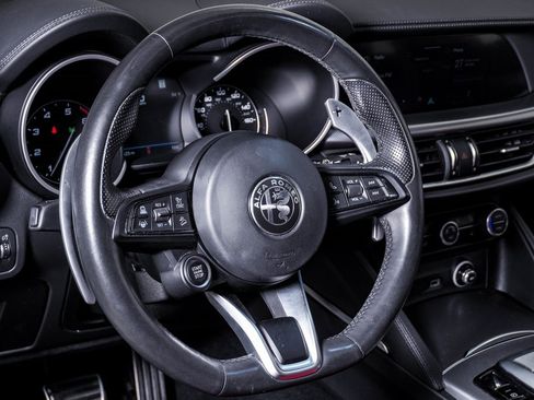 Used 2023 Alfa Romeo Stelvio Veloce image 20